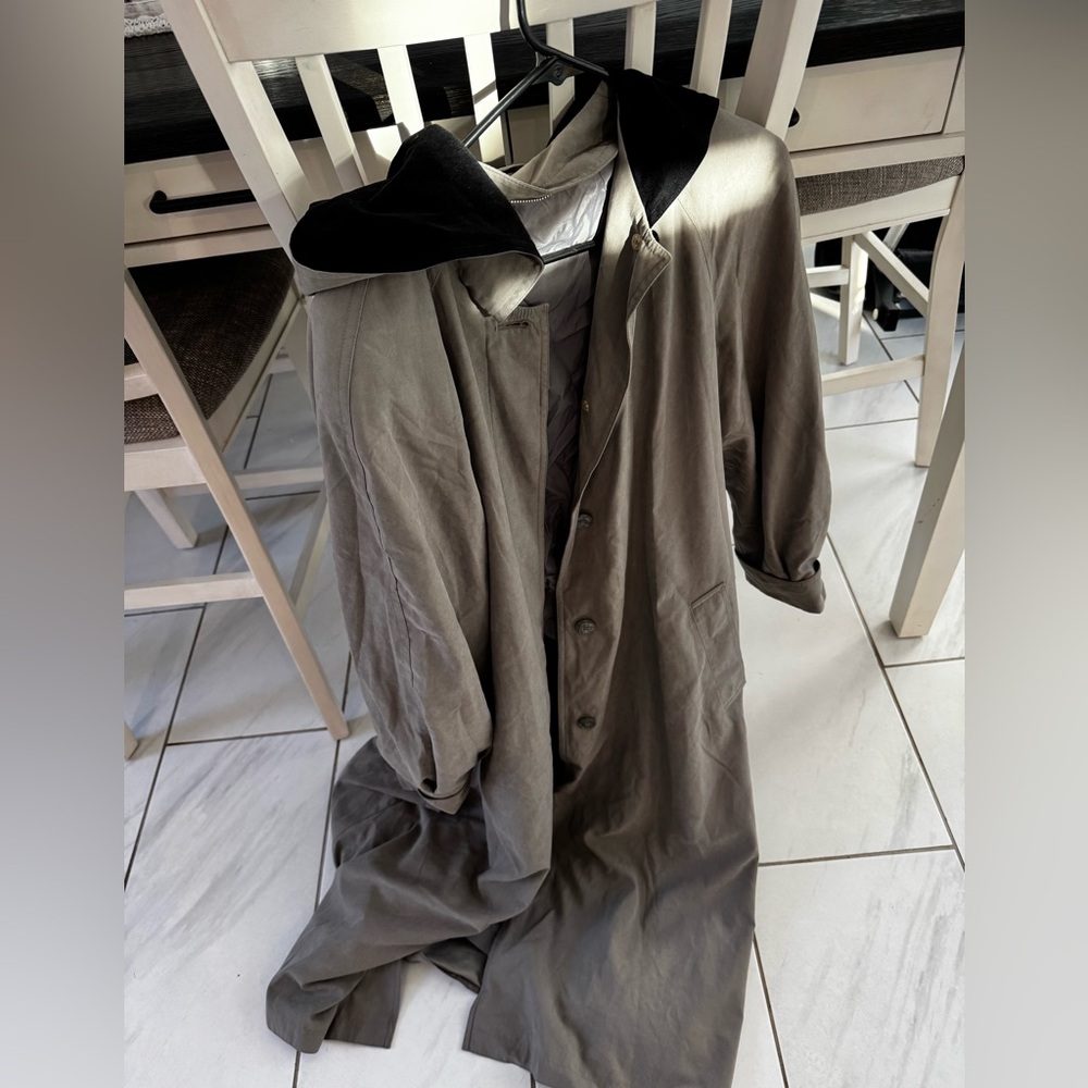 Vintage trench coat grey with black collar